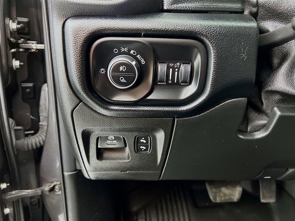 2021 RAM 1500 Laramie Crew Cab 4x4 5'7" Box