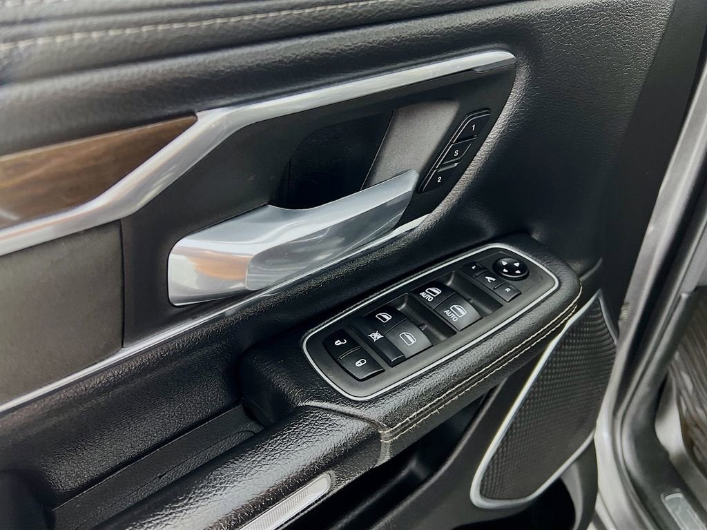 2021 RAM 1500 Laramie Crew Cab 4x4 5'7" Box